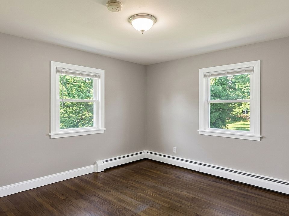 2nd image of 2015 Corbin Ave #4