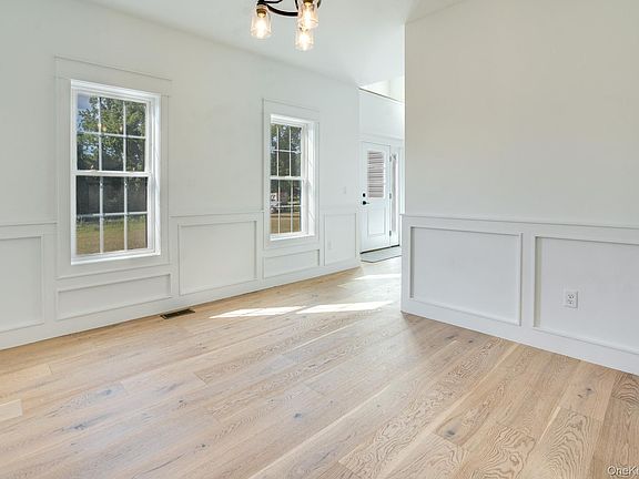 5th image of 989 Freedom road