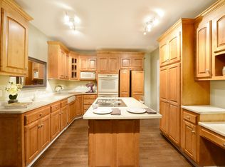 59 Grove St, Ansonia, CT 06401