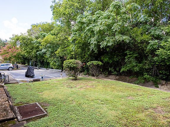 3rd image of 521B Sand Bend Dr