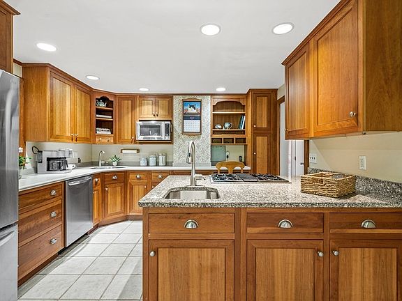 3rd image of 41 Sycamore Dr