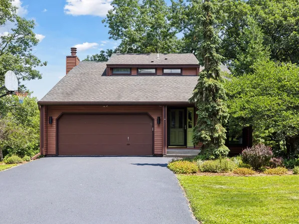 4500 Chatsworth St N, Shoreview, MN 55126