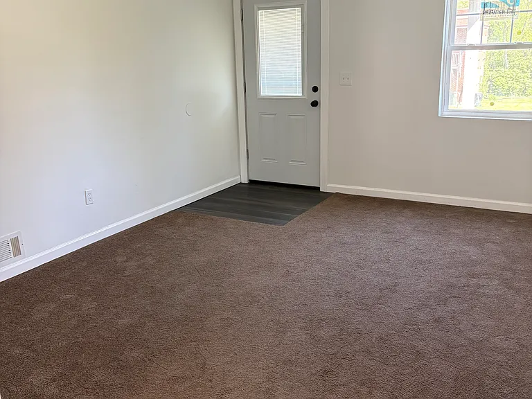 618 W Fairview Ave — Photo 3