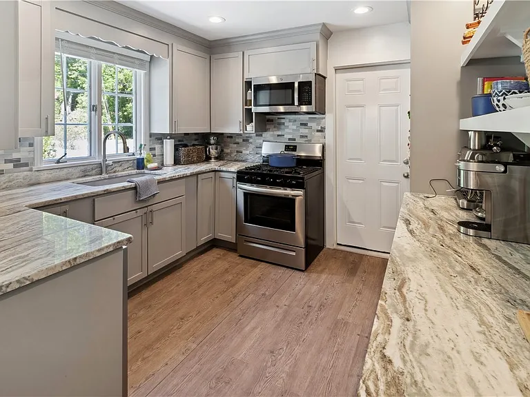 39 Little Brook Dr — Photo 9