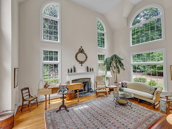 4th image of 3814 High Meadow Rd