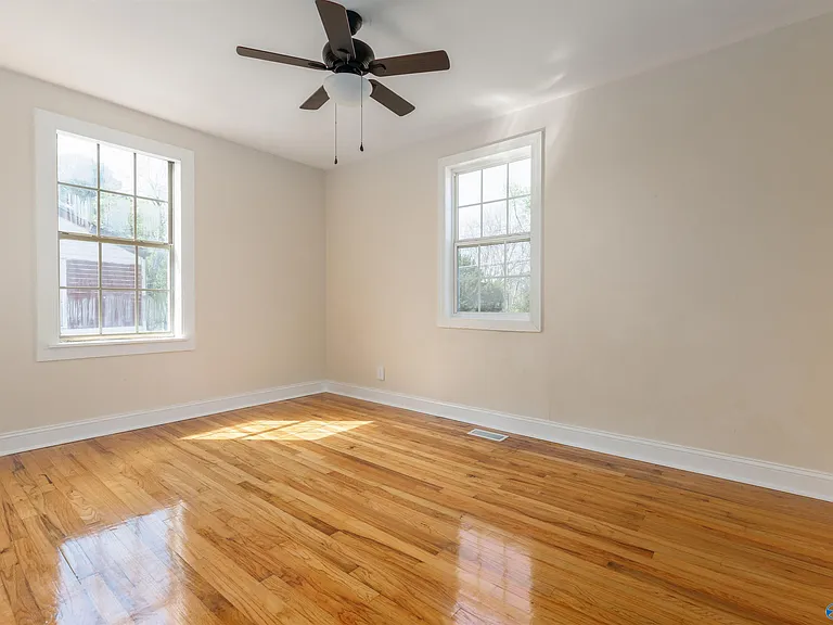 214 Richmond Dr NW — Photo 8