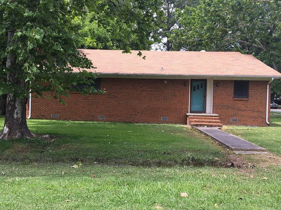 1st image of 400 Champion Ave