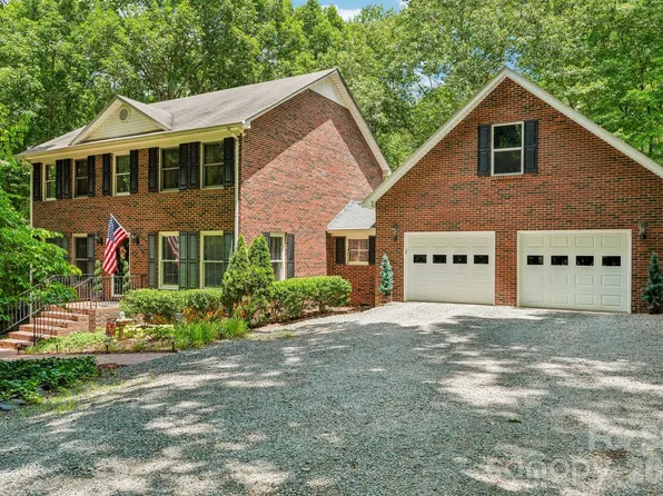 6366 Green Oak Dr, Stanfield, NC 28163