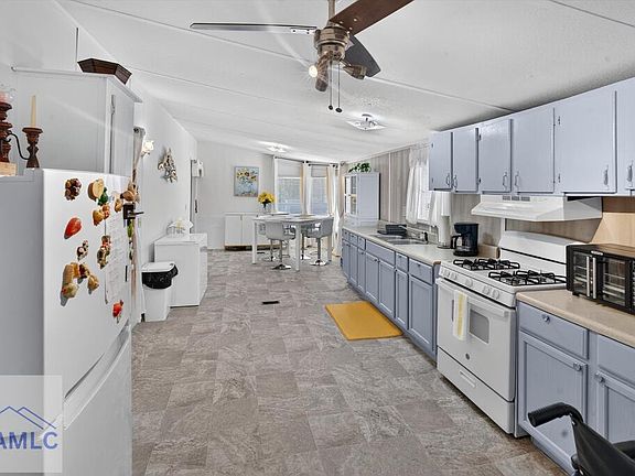 5th image of 338 Whispering Pines Cir SE