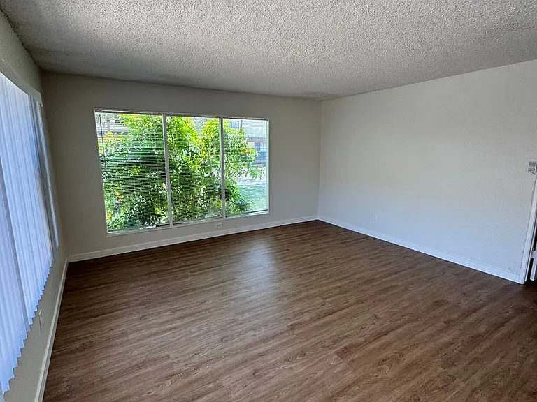 3951 Howard Ave — Photo 3