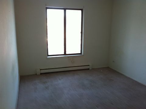 4th image of 427 Gregory Ave