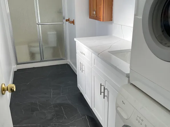 2626 NW 59th St APT 4, Seattle, WA 98107