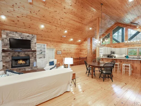 62 Black Gum Court, Sapphire, NC 28774