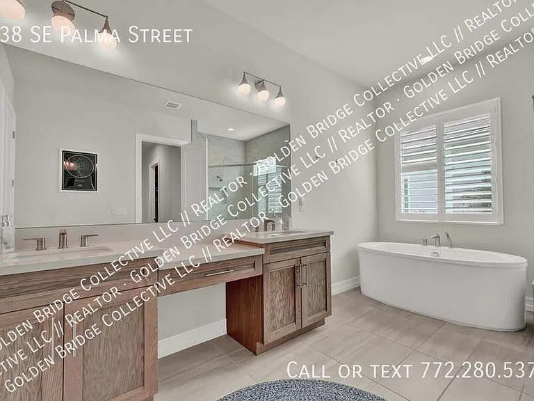138 SE Palma St — Photo 9