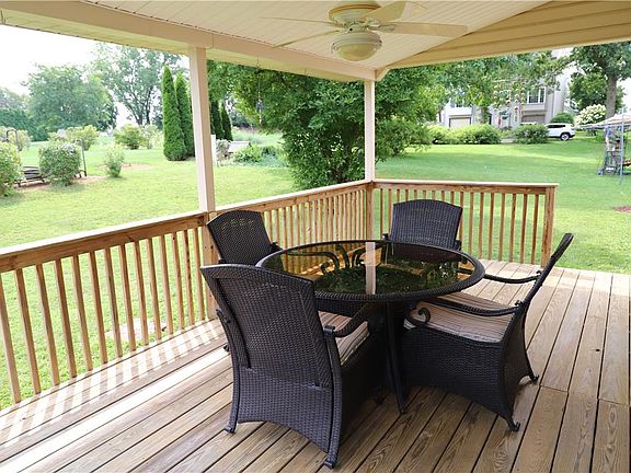 2nd image of 3514 White Oak Cir