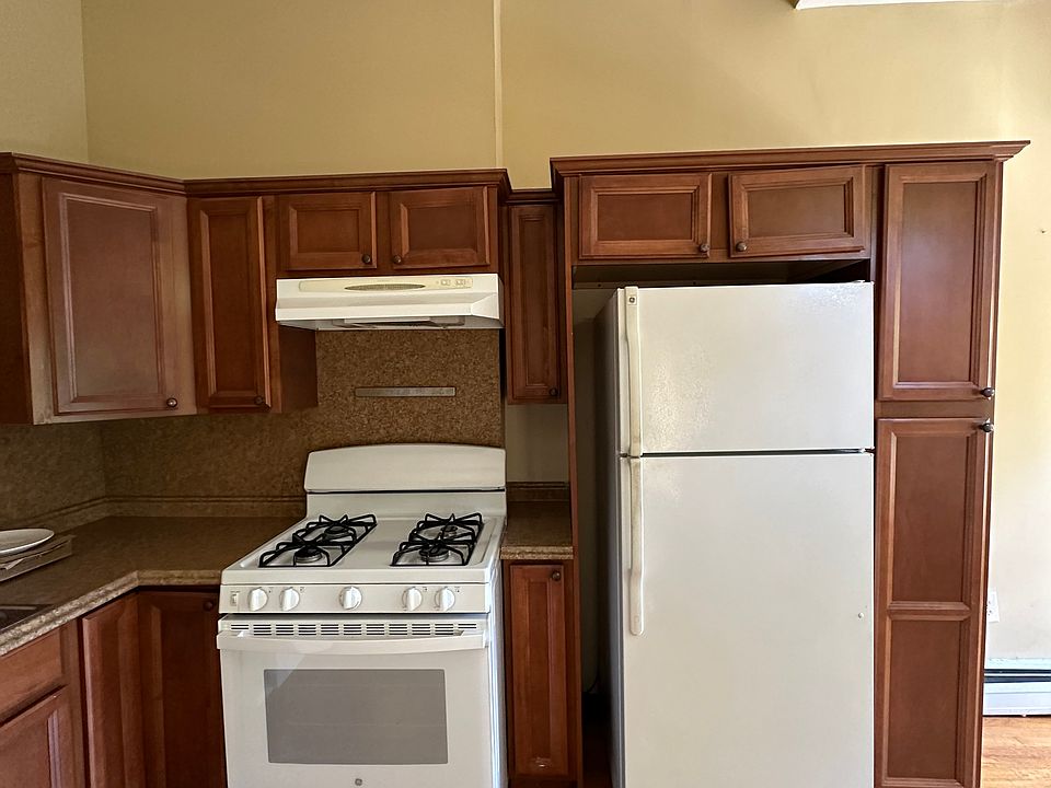 1st image of 208 Wooster St APT 1