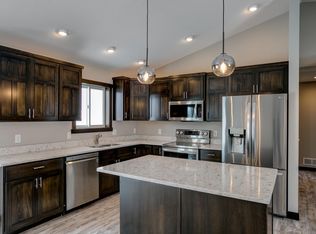 540 Gopher Ct, New Richmond, WI 54017