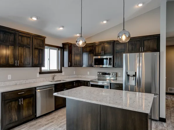 540 Gopher Ct, New Richmond, WI 54017