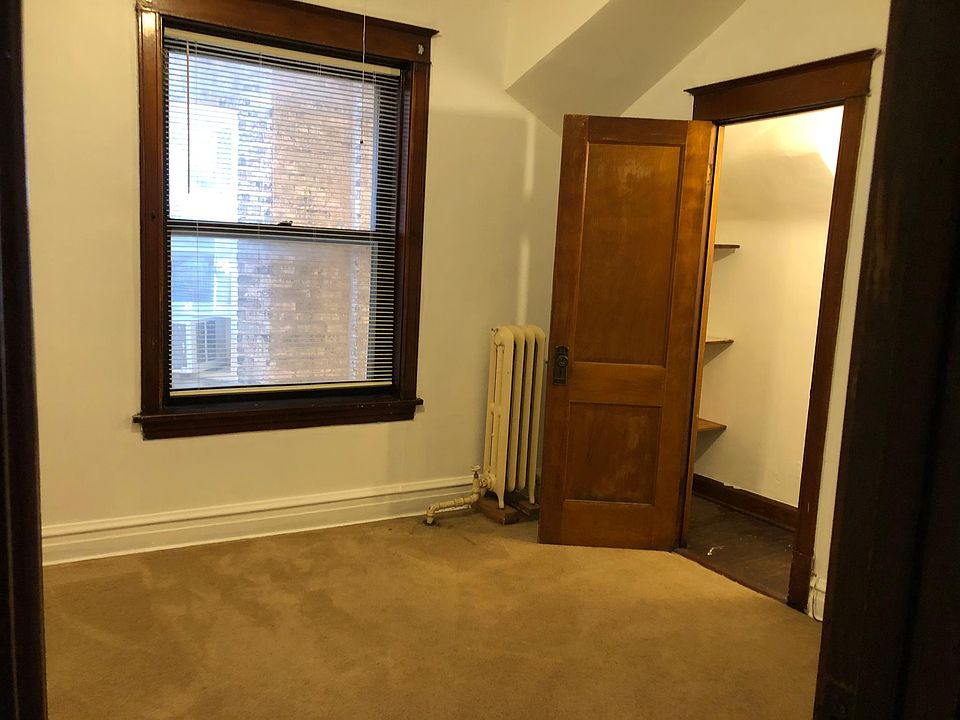 1st image of 4224 N Sawyer Ave #1