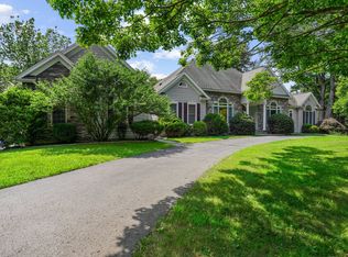 20 Country Ct, Woodbridge, CT 06525