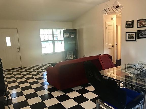 5th image of 1008 Cary Memorial Dr