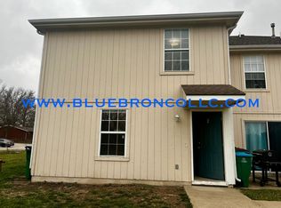 611 Willow Ln APT C, Peculiar, MO 64078