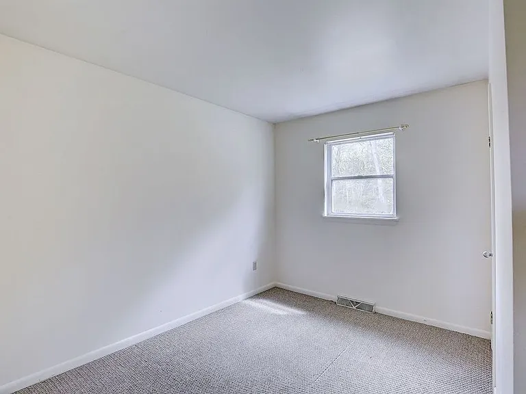 8 Devon Ct — Photo 12