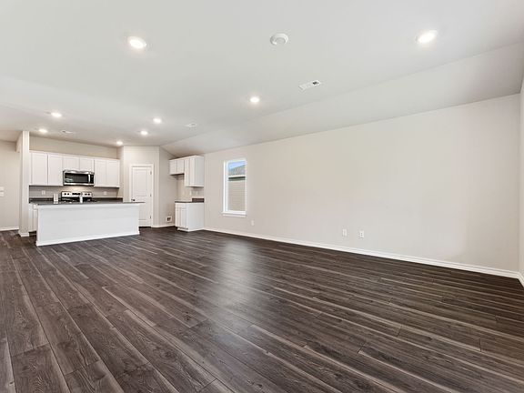 4th image of 602 W Cattleman Ln