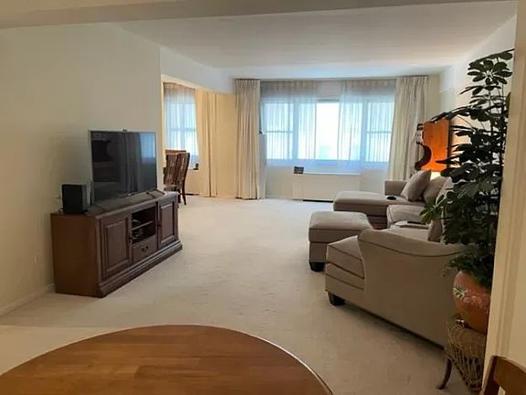 2nd image of 100 W 57th St APT 5K