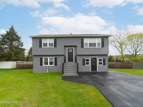 9 Magnolia Circle, Ravena, NY 12143