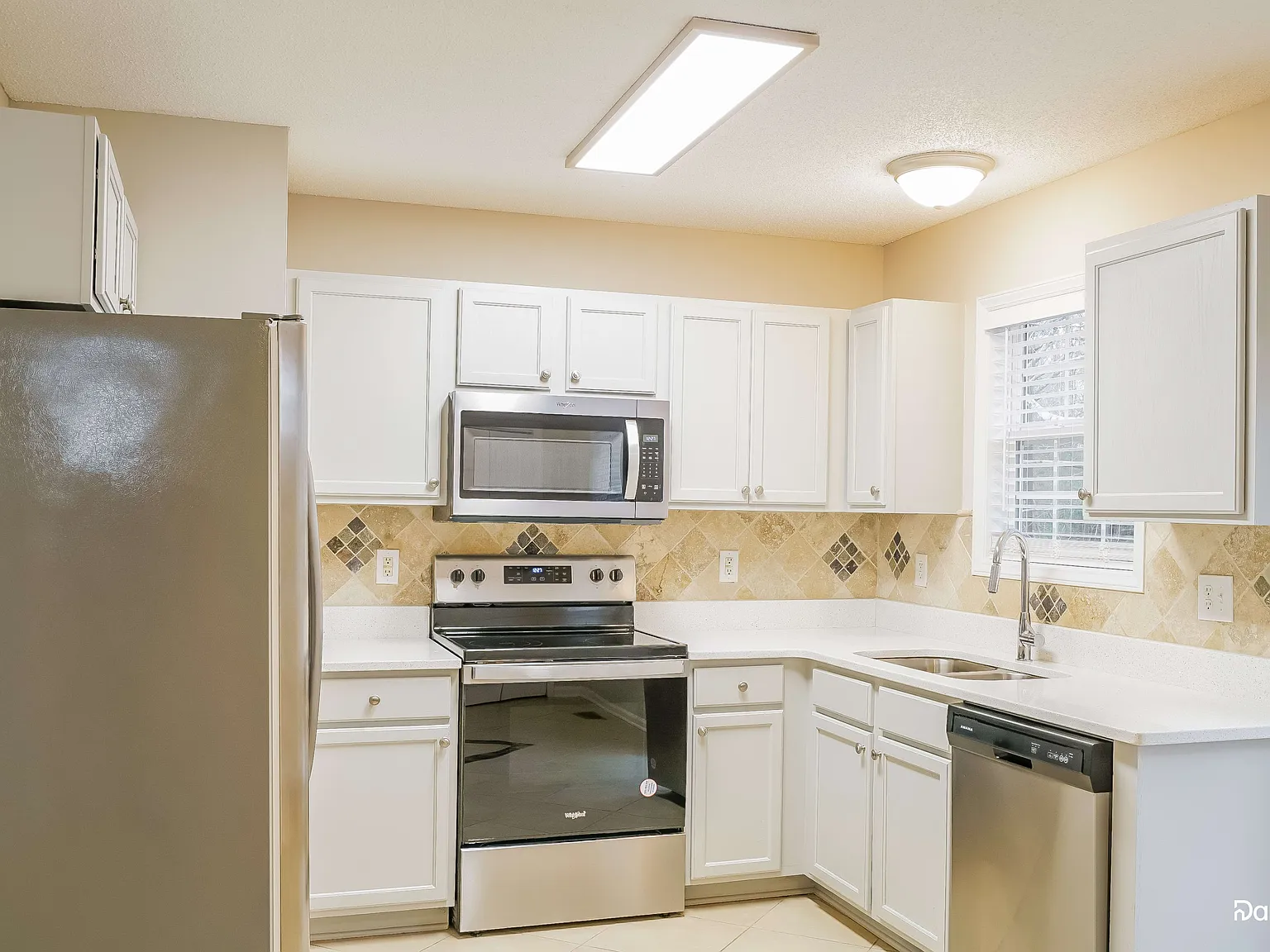 3 bed, 2.0 bath, 1026 sqft, $1,780 — Photo 4