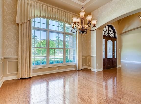 4th image of 2634 Collingwood Dr