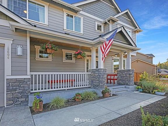 2nd image of 18604 33rd Pl NE