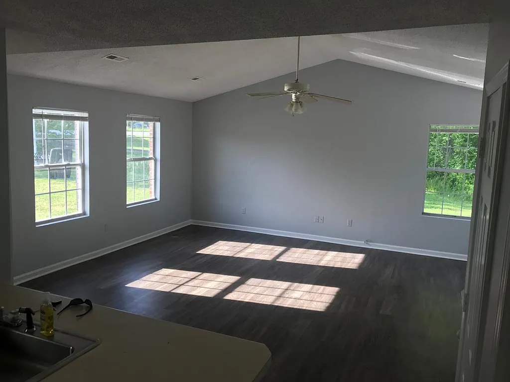 3 bed, 1212 sqft, $1,400 — Photo 4