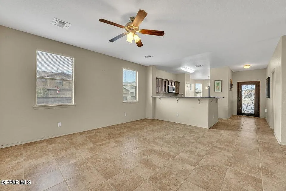 3 bed, 2.0 bath, 1566 sqft, $1,900 — Photo 2