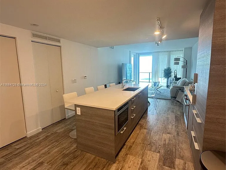650 NE 32nd St #4205 — Photo 7