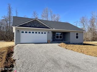 160 Meadow Dr, Oliver Springs, TN 37840