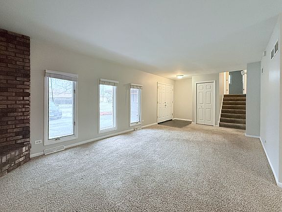 4th image of 15613 Calumet Dr