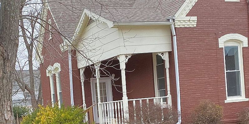 1st image of 221 S Elm St