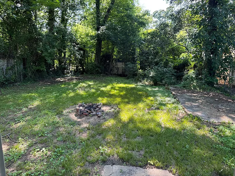 204 S Sycamore St SW — Photo 10