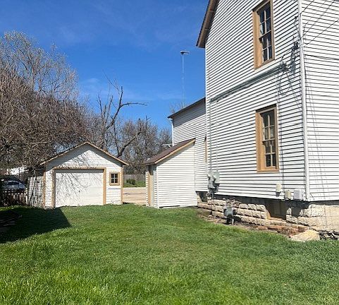 4th image of 465 E State St