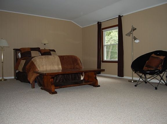 Bonus bedroom, full bath and huge walk-in closet