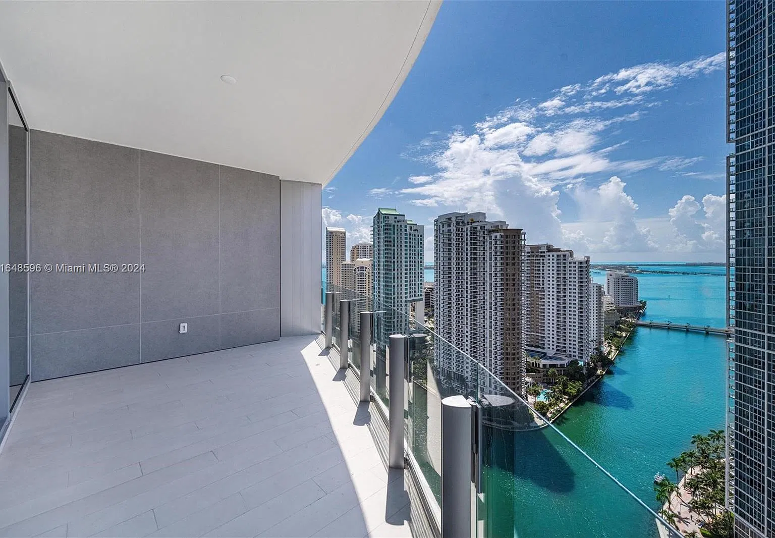 3 bed, 3.5 bath, 2329 sqft, $20,000 — Photo 1