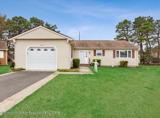 19 Olstins Ct, Toms River, NJ 08757