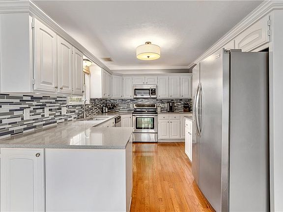 5th image of 2711 W Sumac St