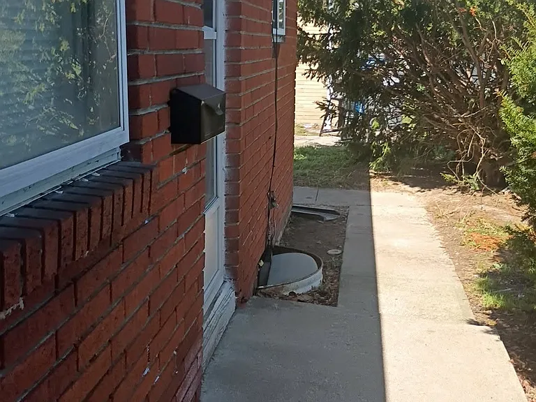251 Graham St — Photo 1