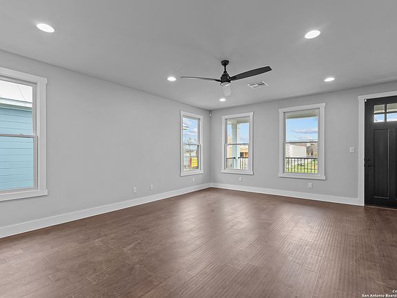 4th image of 311 E Evergreen St Bldg 13