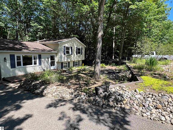4th image of 3811 Forest Lakes Dr