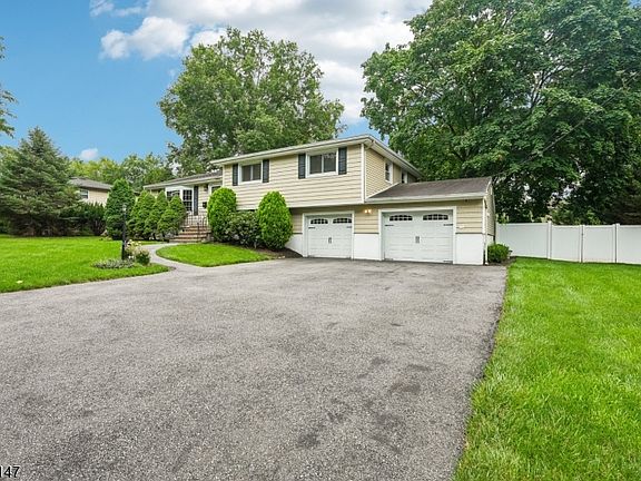 3rd image of 24 Lawrence Rd