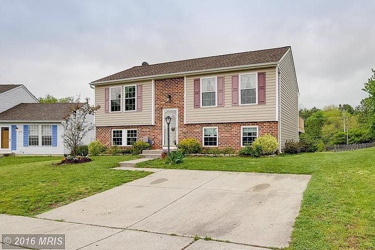 1st image of 704 Dogwood Dell Ct